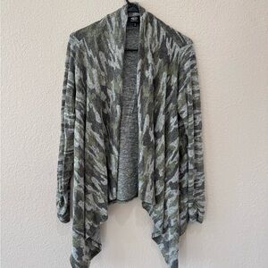 Bobeau Gray and Green Patterned Cardigan